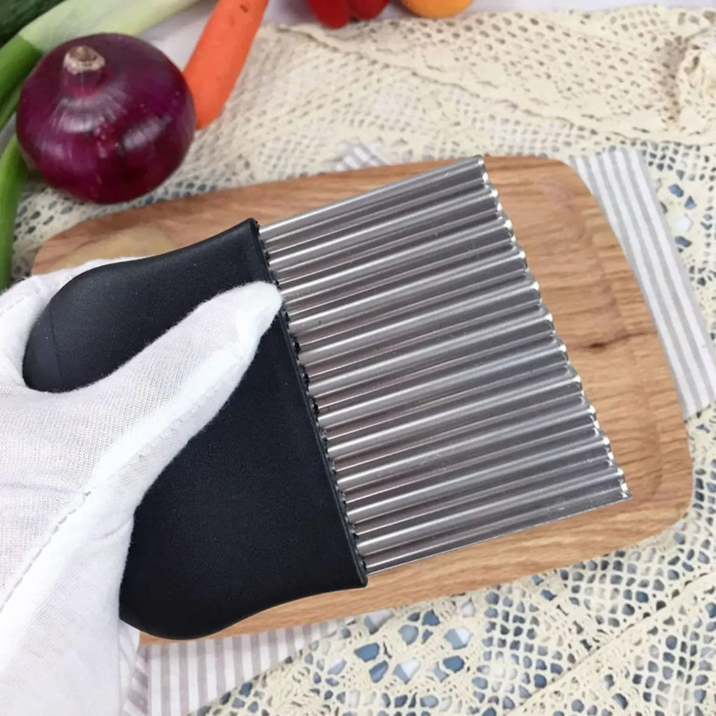 Crinkle Cutter,Upgraded Stainless Steel Crinkle Knife, Safety Kitchen French Fry Chip Cutter